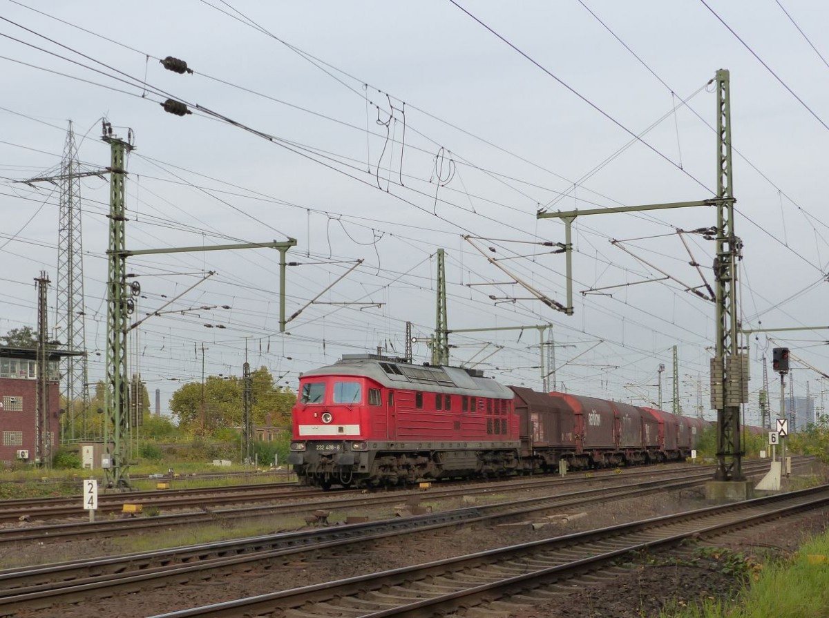 DB Schenker Diesellok 232 498-6 Oberhausen West 30-10-2015.

DB Schenker dieselloc 232 498-6 Oberhausen West 30-10-2015.