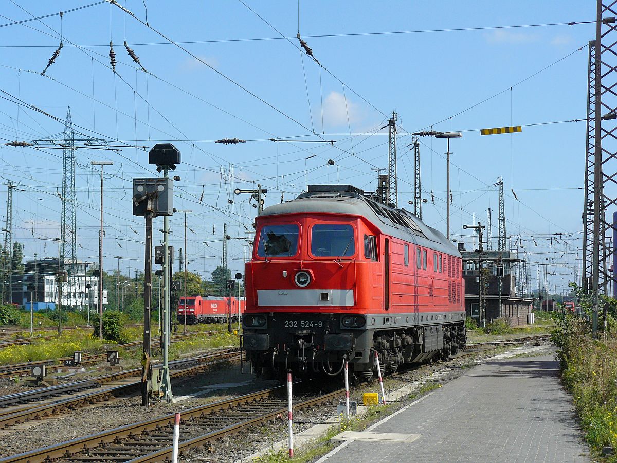 DB Schenker Diesellok 232 524-9 Oberhausen West 12-09-2014.

DB Schenker dieselloc 232 524-9 Oberhausen West 12-09-2014.
