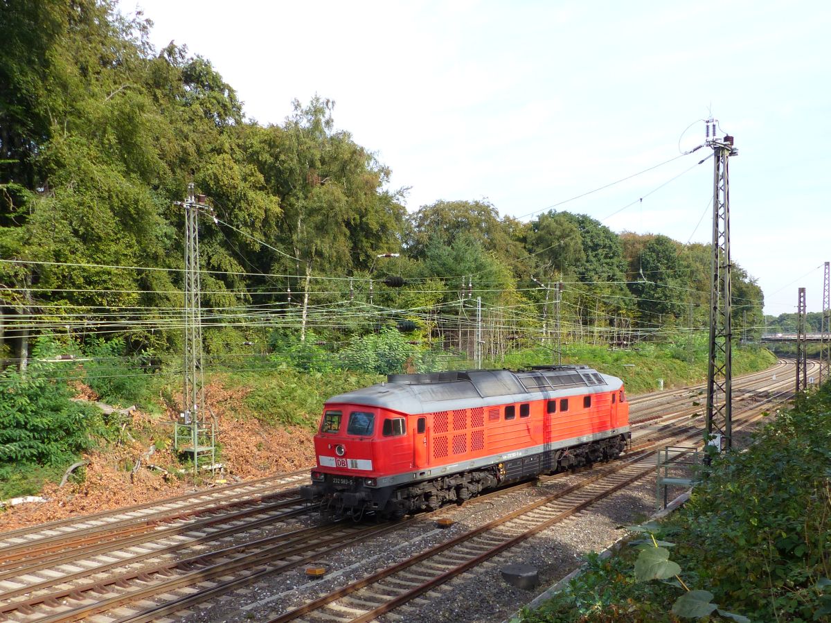 DB Schenker Diesellok 232 583-5 Abzweig Lotharstrasse / Forsthausweg, Duisburg 22-09-2016.

DB Schenker dieselloc 232 583-5 Abzweig Lotharstrasse / Forsthausweg, Duisburg 22-09-2016.