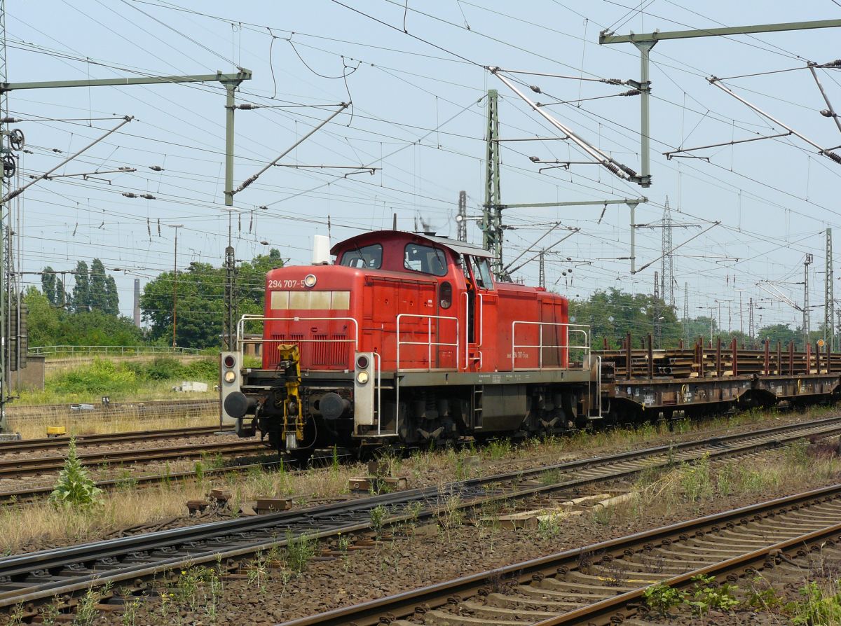 DB Schenker Lok 294 707-5 Oberhausen West 03-07-2015.

DB Schenker loc 294 707-5 Oberhausen West 03-07-2015.
