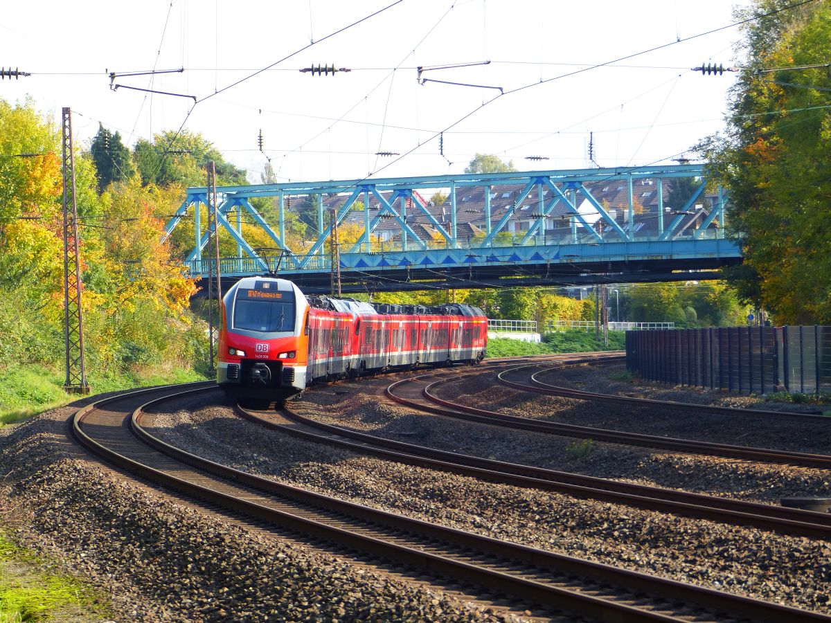 DB Triebzug 1428 006-9 und 1428 XXX Mlheim an der Ruhr 13-10-2017.

DB treinstel 1428 006-9 en 1428 XXX Mlheim an der Ruhr 13-10-2017.