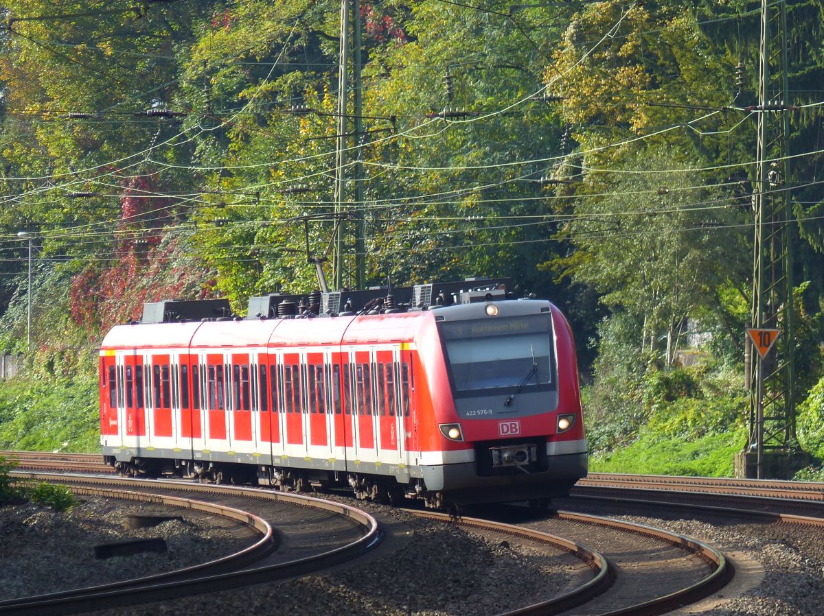 DB TW 422 576-9 Mlheim an der Ruhr 13-10-2017.

DB treinstel 422 576-9 Mlheim an der Ruhr 13-10-2017.