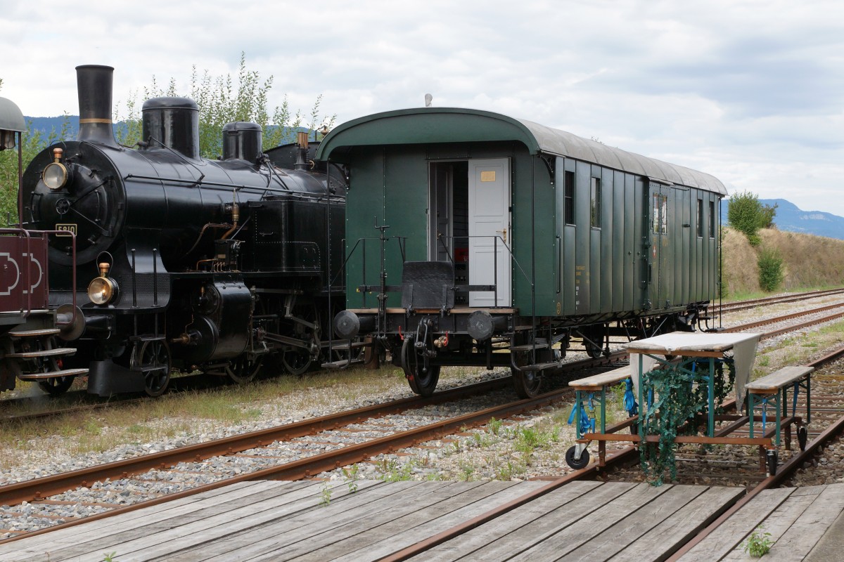 DBB: Das Bahnhofbeizli in Leuzigen verpflegt die Gäste direkt auf den Geleisen. Die Aufnahme ist am 5. September 2015 entstanden.
Foto: Walter Ruetsch