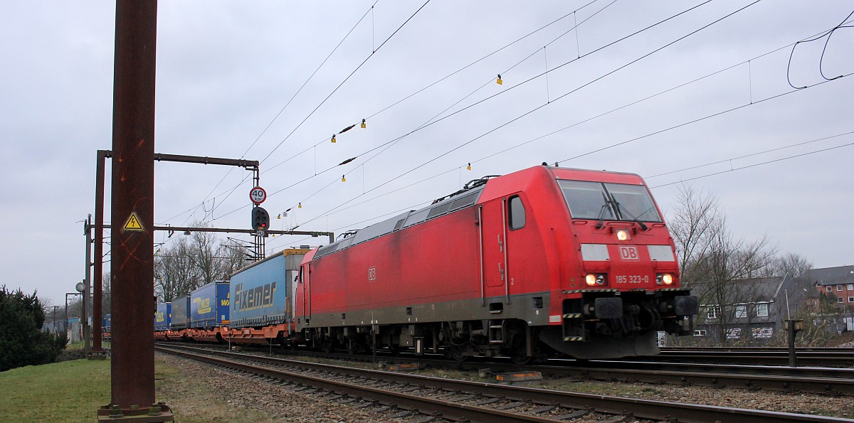 DBCSC 185 323-0 hat hier Einfahrt mit dem LKW Walther/Fixemer KLV. Pattburg 02.03.2019