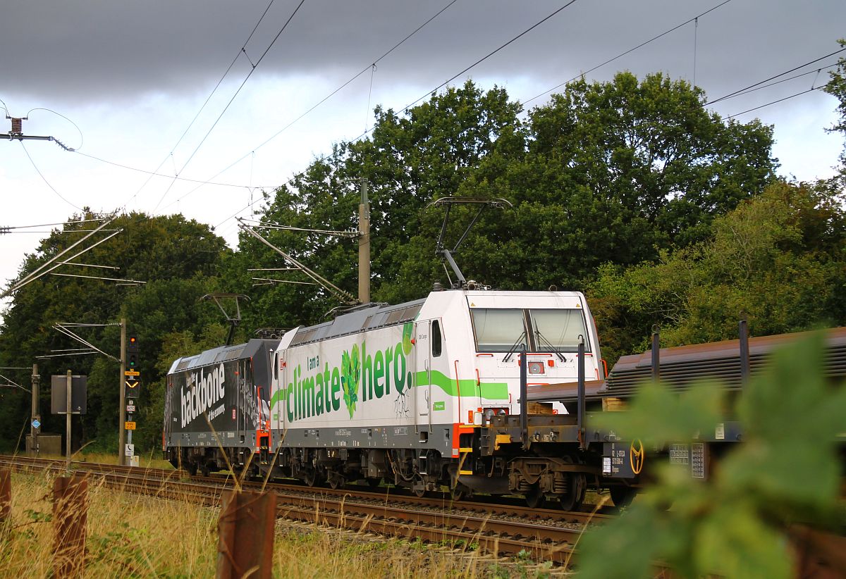 DBCSC 185 326 + 185 325 (Klimaheld mit Rückgrat) kurz vor dem Einfahrtsignal von Pattburg/Padborg,
Harrislee Grenze 14.09.2022