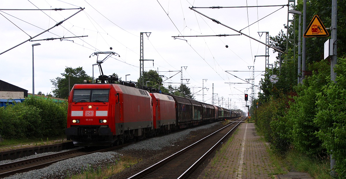 DBCSC EG 3110 + 3103 mit langem und schweren Mischer Durchfahrt Jübek gen Norden. 14.07.2022