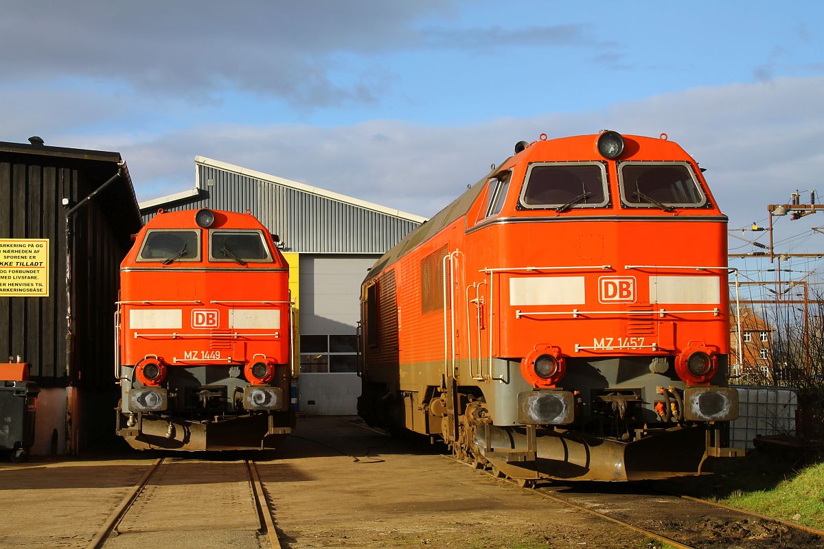 DBCSC MZ 1459 und 1457 vor der Viking-Rail Werkstatt in Pattburg/Padborg, 25.02.2023