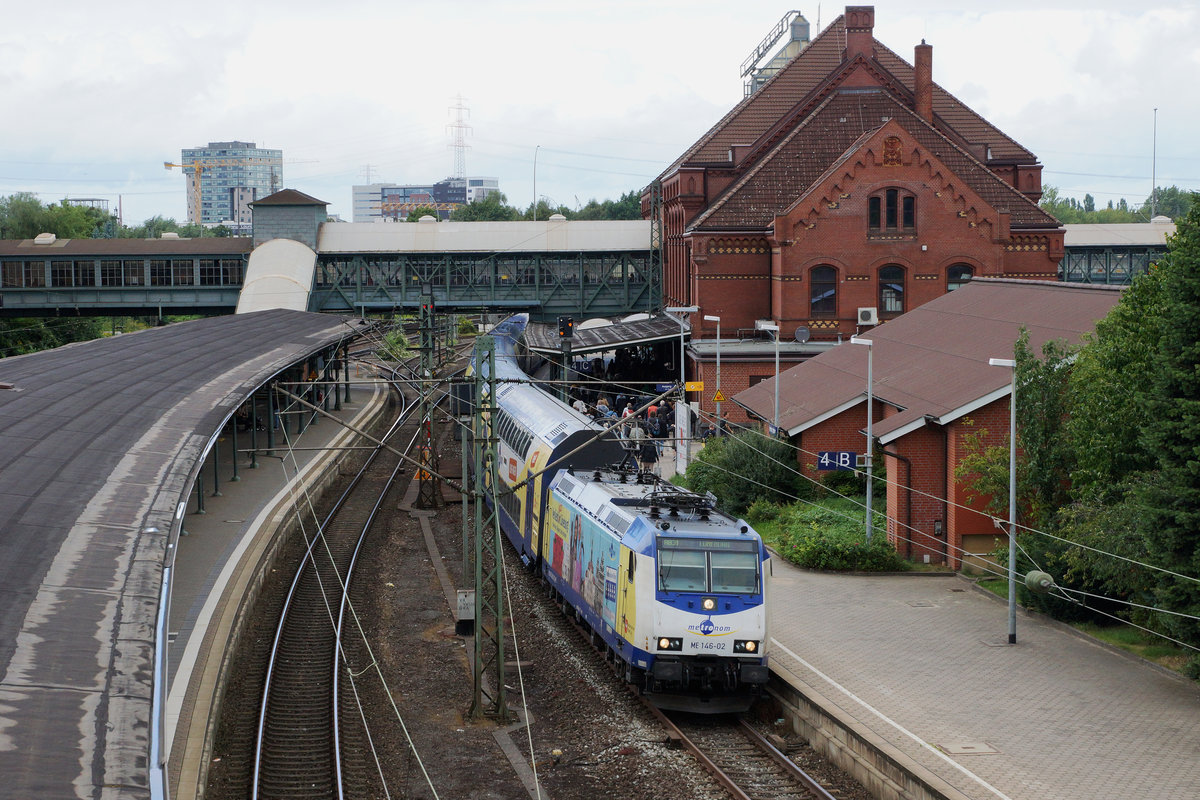 DB/metronom: ME 146-02 mit RB 31 nach Lneburg in Hamburg-Harburg am 9. August 2016.
Foto: Walter Ruetsch