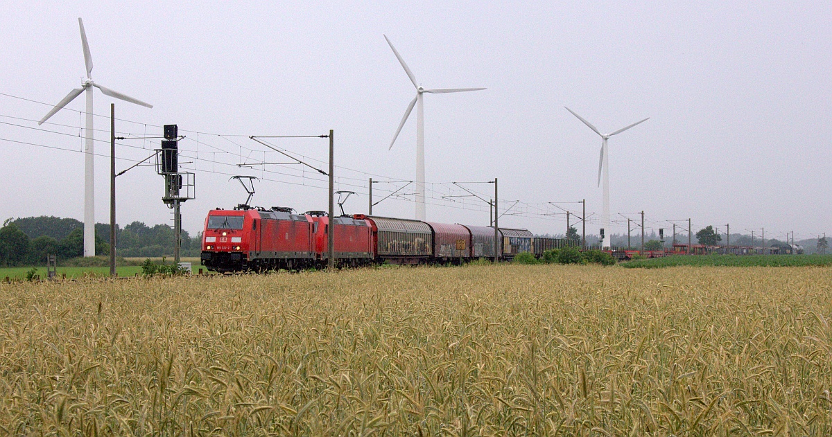 DBSC 185 322 und 3xx mit Güterzug wartend am Esig Jübek Fahrtrichtung Süden. 09.07.2021