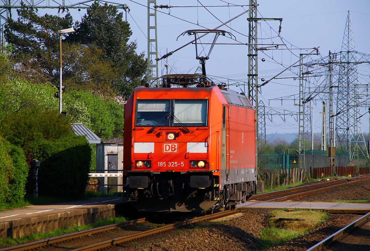 DBS/RSC 0185 325-5 auf Solotour rumpelt hier durch Jübek. 26.04.2014