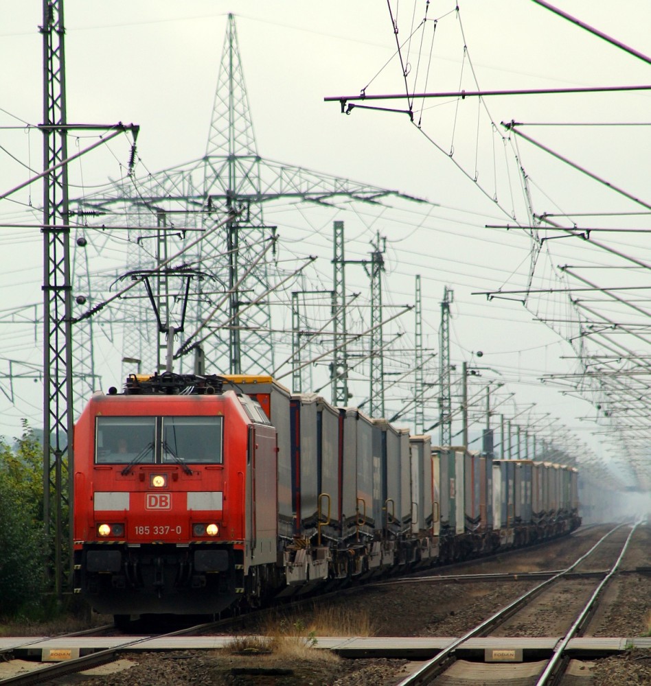 DBS/RSC 185 337-0 jetzt im 1200er Format rumpelt hier mit dem Samskip/VanDieren KLV durch Jübek bei Schleswig. 17.08.2013