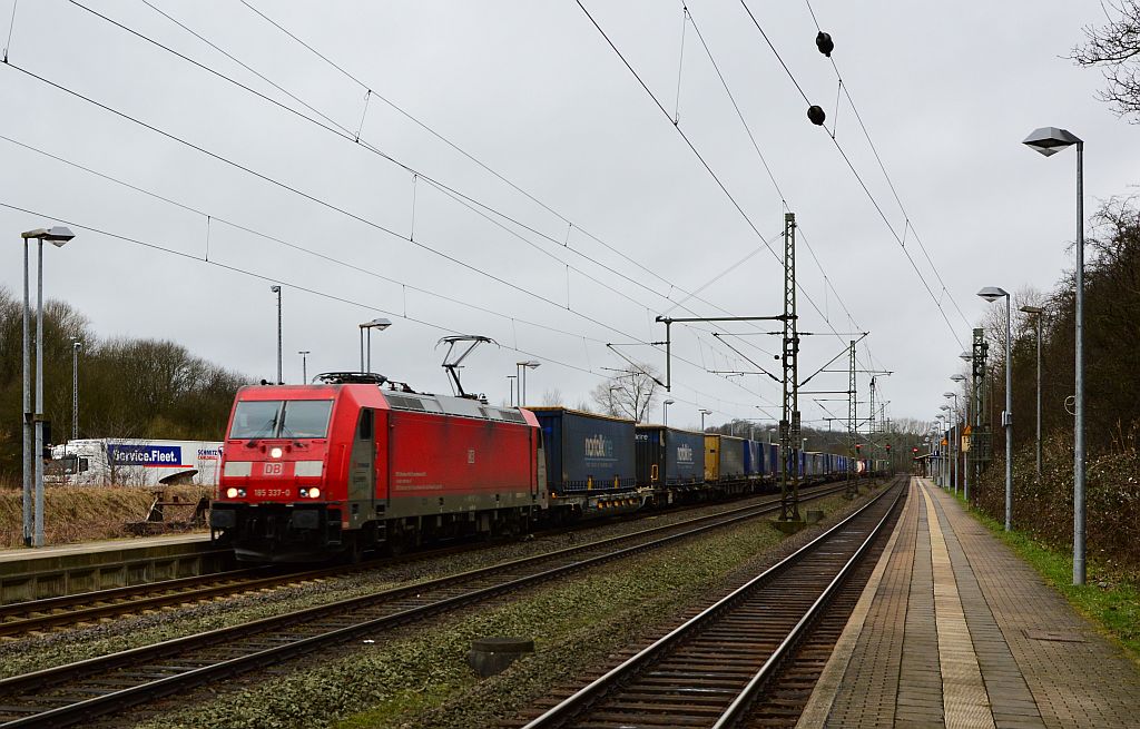 DBS/RSC 185 337-0 mit dem Norfolk/Samskip KLV rumpelt hier durch Schleswig. 03.02.2013