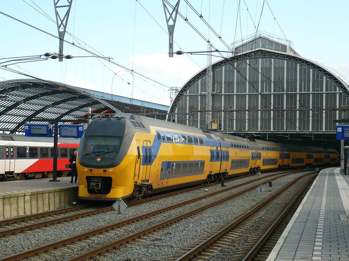 DD-IRM-VI Gleis 13a Amsterdam Centraal Station 12-02-2014.

DD-IRM-VI spoor 13a Amsterdam Centraal Station 12-02-2014.