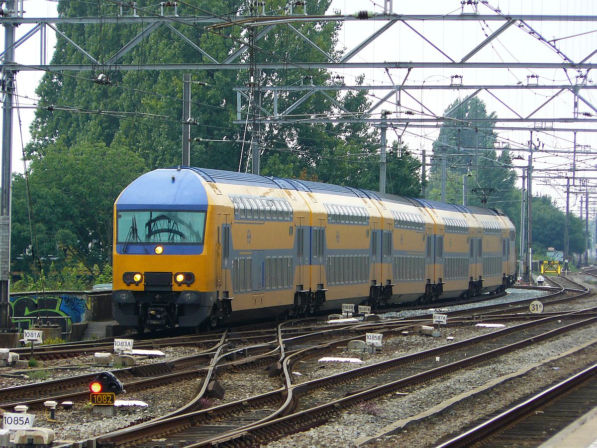 DDZ-6 TW 76XX Gleis 1 Leiden Centraal Station 26-08-2014.

DDZ-6 treinstel 76XX als intercity uit Utrecht. Spoor 1 Leiden Centraal Station 26-08-2014.