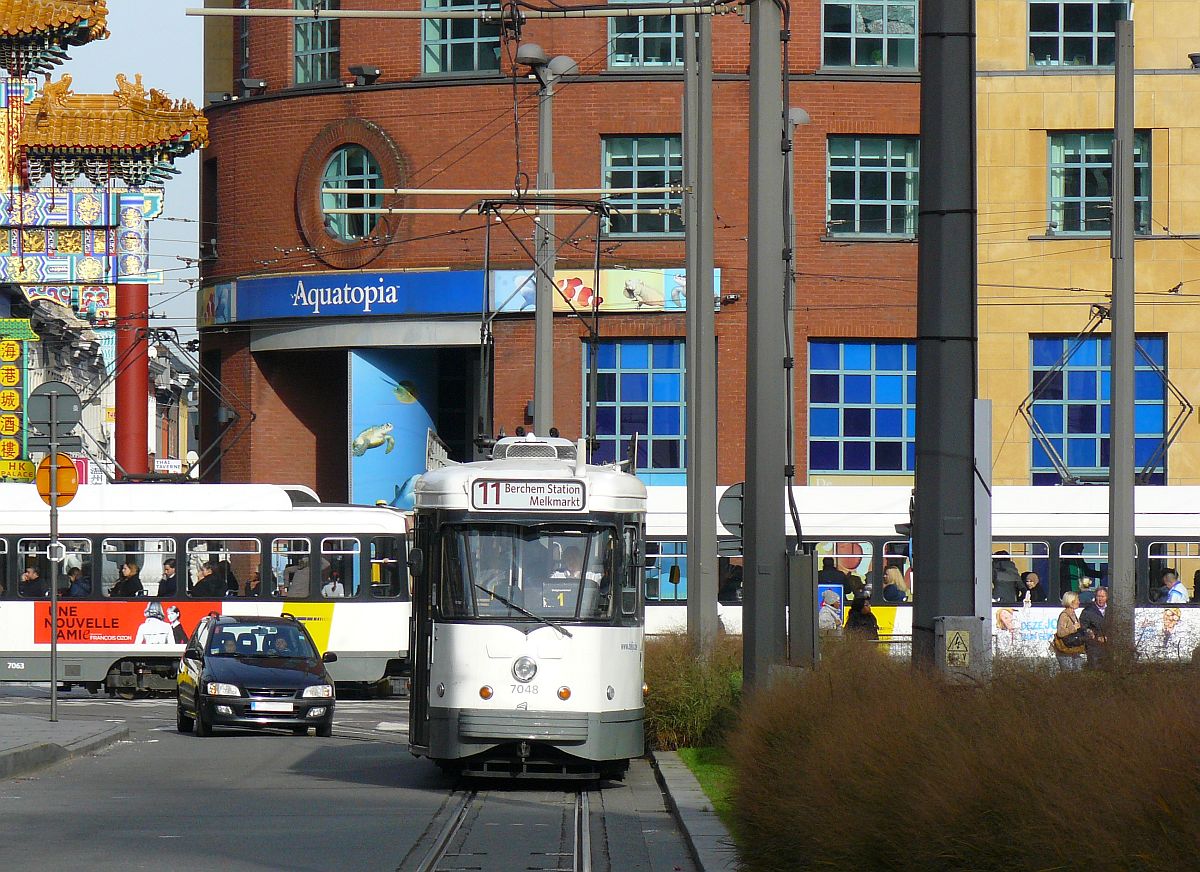 De Lijn Strassenbahnfahrzeug 7048 BN PCC Baujahr 1962. Koningin Astridplein, Antwerpen 31-10-2014.


De Lijn tram 7048 BN PCC bouwjaar 1962. Koningin Astridplein, Antwerpen 31-10-2014.