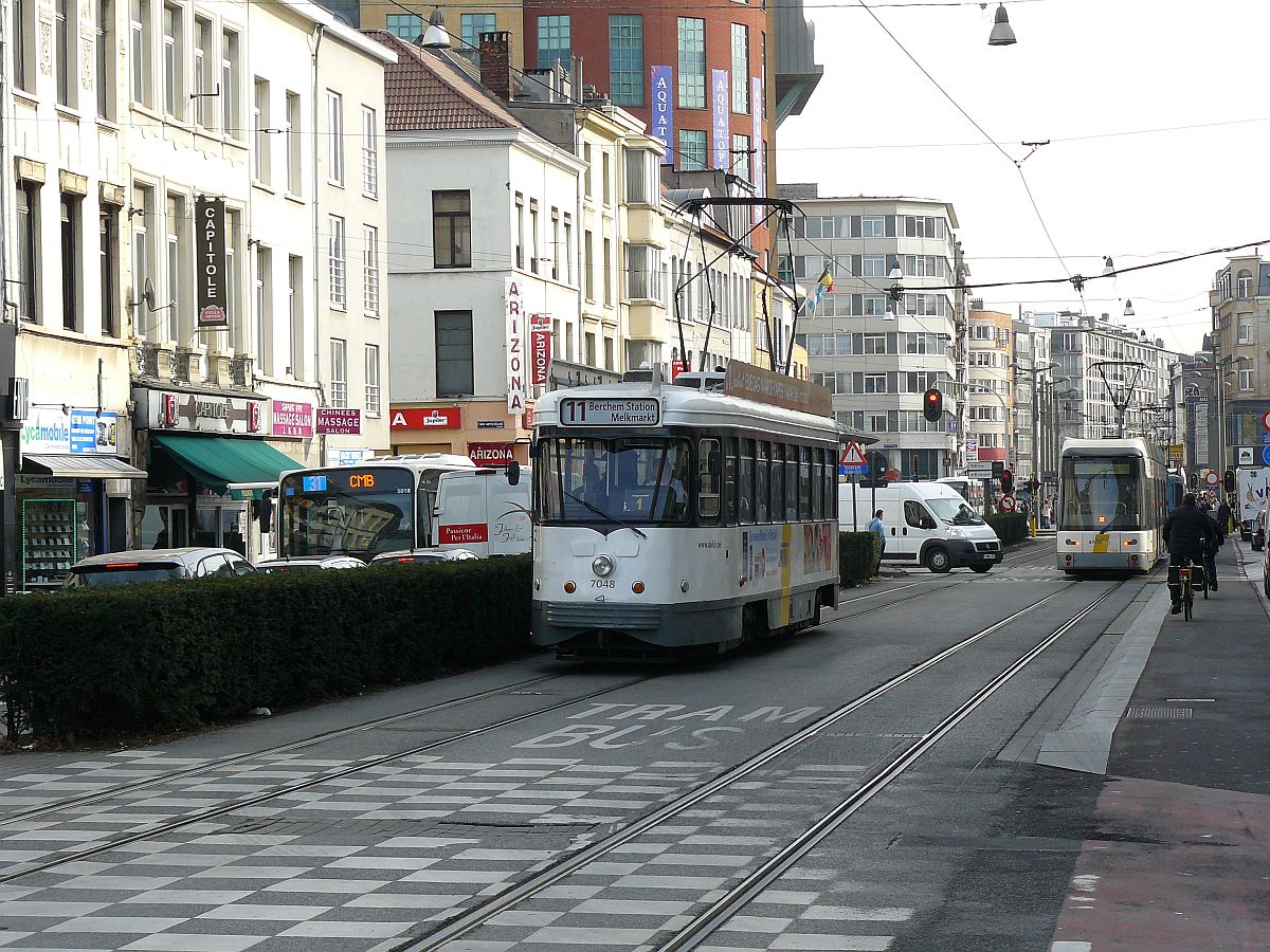 De Lijn TW 7048 BN PCC Baujahr 1962. Gemeentestraat, Antwerpen 31-10-2014.

De Lijn tram 7048 BN PCC bouwjaar 1962. Gemeentestraat, Antwerpen 31-10-2014.