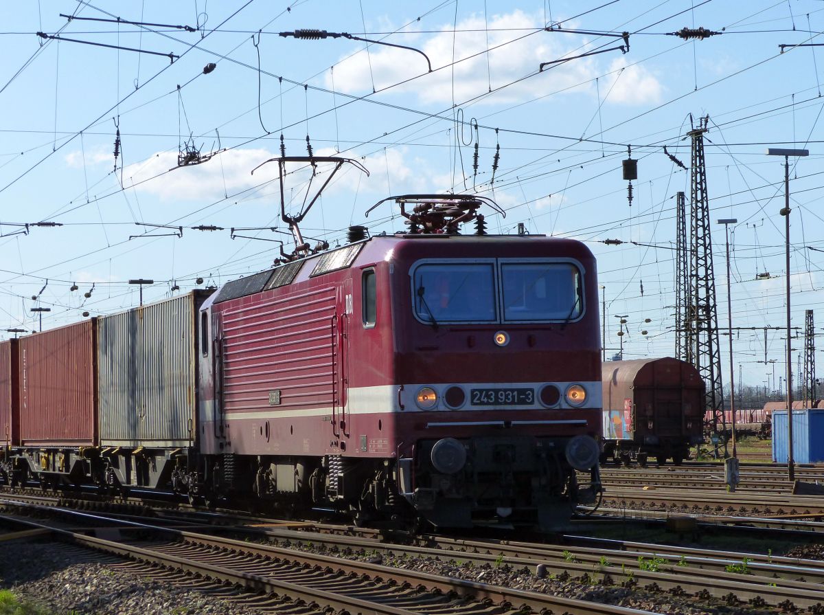 Delta Rail Lokomotive 243 931-3 (91 80 6143 931-4 D-DELTA) Gterbahnhof Oberhausen West 12-03-2020.

Delta Rail locomotief 243 931-3 (91 80 6143 931-4 D-DELTA) goederenstation Oberhausen West 12-03-2020.
