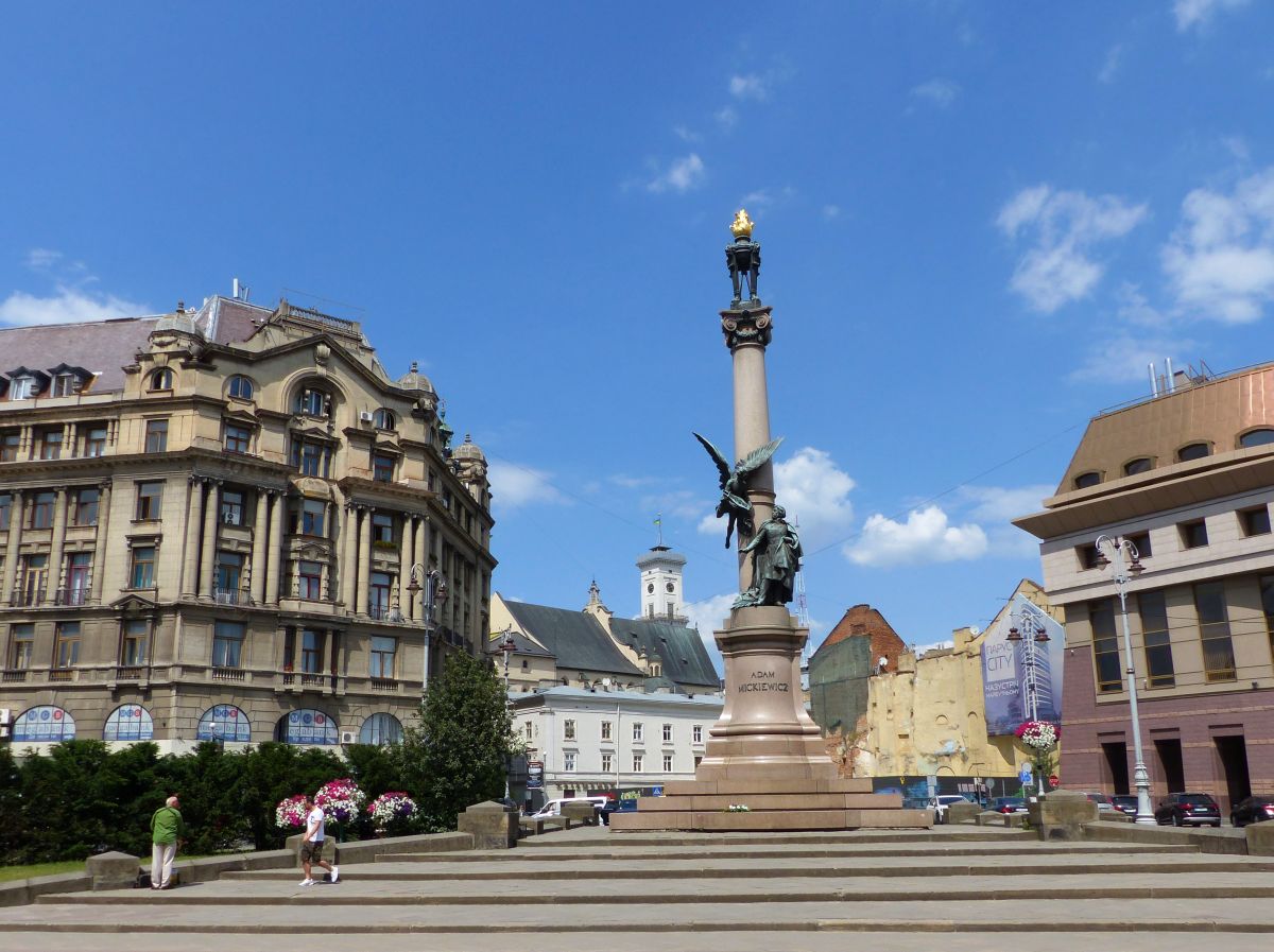 Denkmal fr Dichter Adam Mickiewicz. Miskevycha Platz, Lviv, Ukraine 31-05-2018.

Monument voor de dichter Adam Mickiewicz. Miskevycha plein, Lviv, Oekrane 31-05-2018.