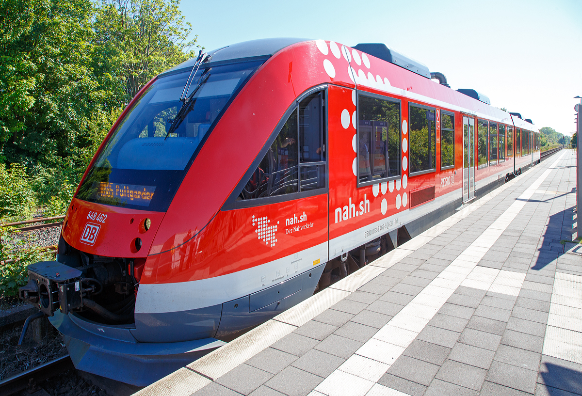 Der Alstom Coradia LINT 41 der DB Regio 648 462 / 648 962 (95 80 0648 462-9 D-DB / 95 80 0648 962-8 D-DB) hat am 11.06.2015 , als RB 85 (L�beck - Sierksdorf Oldenburg in Holstein -Puttgarden), den Haltepunkt Gro�enbrode erreicht. 

Der Dieseltriebzug wurde 2011 von Alstom (LHB) in Salzgitter unter der Fabriknummer 0001001230 013 gebaut.