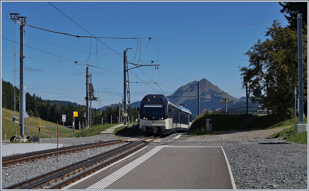 Der CEV MVR GTW ABeh 2/6 7504  Vevey  erreicht Les Pléidades.
27. August 2018