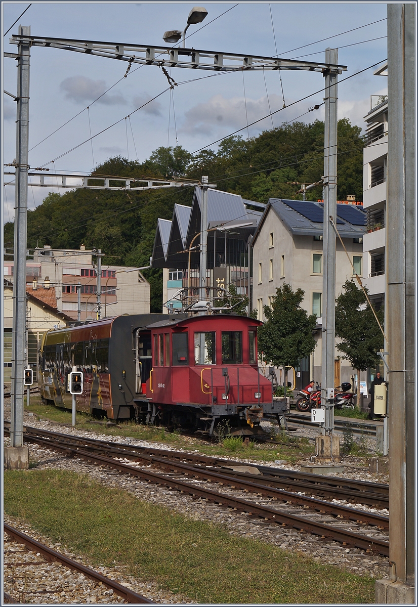 Der CEV Te 82 steht mit zwei  Lenker Pendel  Steuerwagen in Vevey.

9. Sept. 2019
