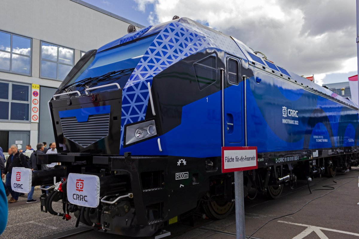 Der chinesische Konzern CRRC entwickelt derzeit verschiedene Fahrzeugtypen fr den europischen Markt. Die BB-Tochter Rail Cargo Hungaria ist der erste Kunde fr die Streckenlok  Bison . Fr den Import ber das ehemalige Vossloh-Werk in Kiel, das heute ein CRRC-Tochterunternehmen ist, trgt die Lok die deutsche NVR-Nummer 91 80 0181 002.