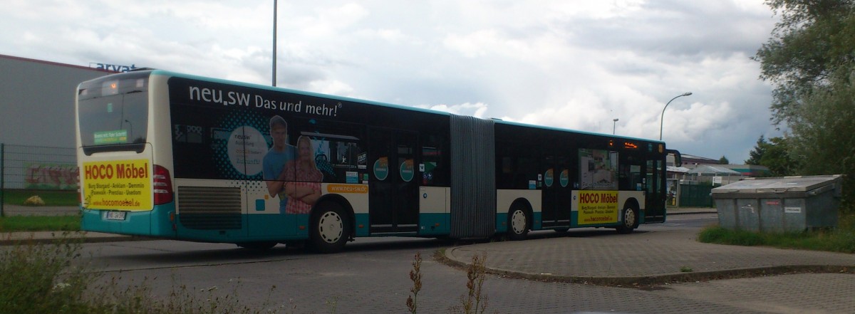 DER Citaro NB SW 590...und auch noch die rechte Seite des Citaro mit der HOCO-Möbel Werbung wo auch hier zu erwähnen ist das jede Seite ein anderes Traffic Board bekommen hat wo eine andere Abteilung zusehen ist..... 