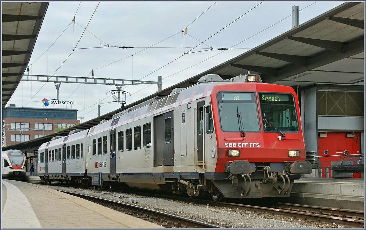 Der ex MThB RABD 566 632-6 als SBB RBDe 561 171-0 (Landkreis Konstanz) mit Bt wartet in Olten als  Läufelfingerli  auf die Abfahrt nach Sissach.

25. Juni 2011