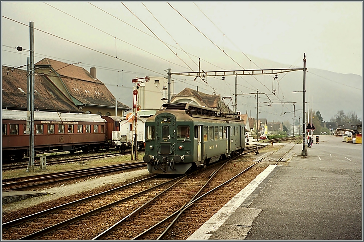 Der im Güterzugsverkehr eingesetzter OeBB BDe 4/4 641 verlässt Balsthal in Richtung Oensingen. 

Frühjahr 2001