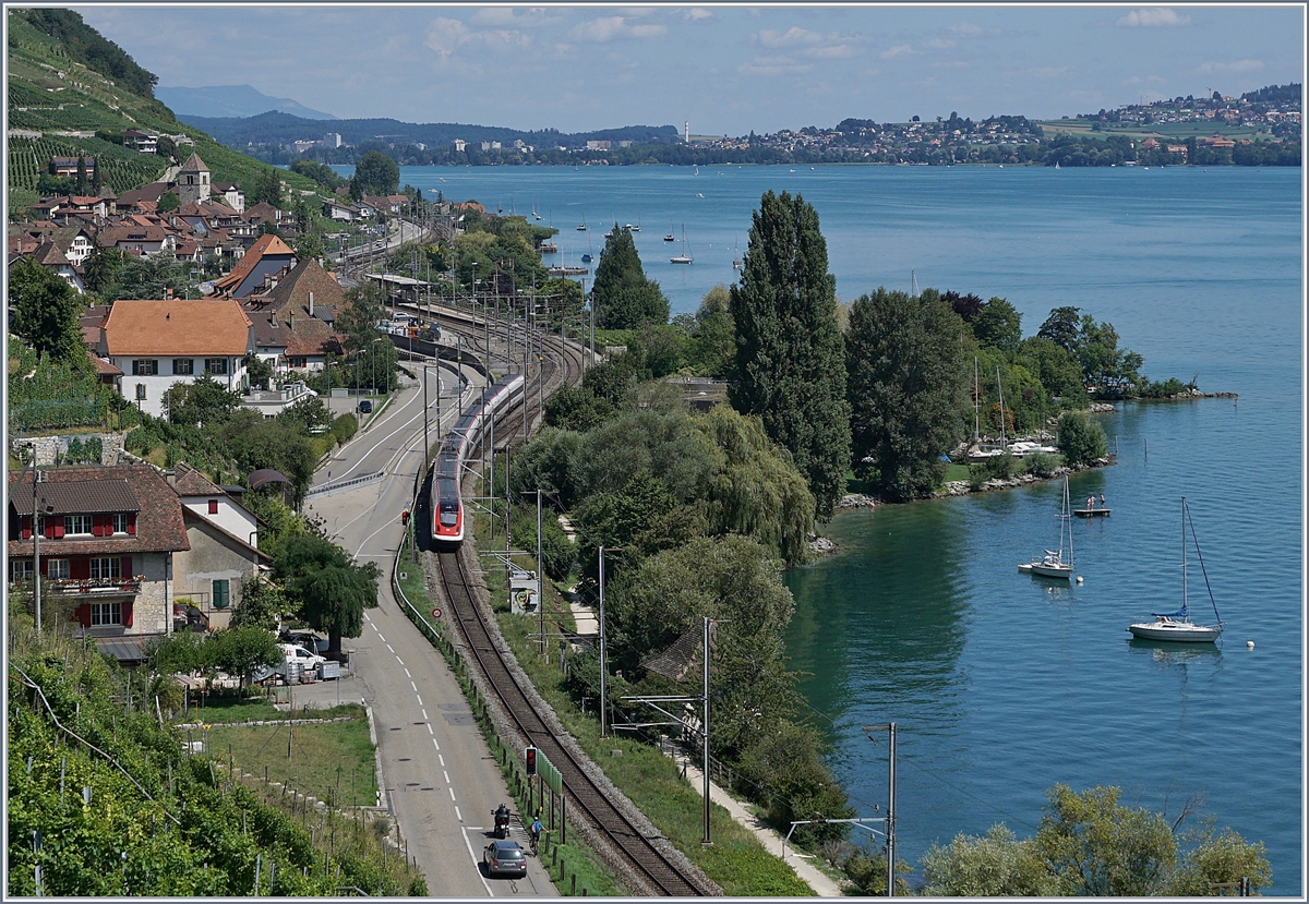 Der IC 1525 Lausanne - St.Gallen geführt von einem ICN erreicht bei Twann das Ende des  kurzen Einspurabschnittes der Strecke Lausanne - Biel/Bienen. In den nächsten Jahren soll eine Tunnellösung den Engpass beseitigen. 

14. August 2019