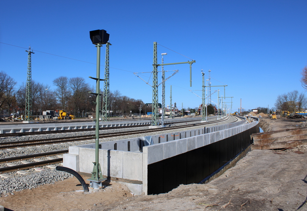 Der Kreuzfahrer Bahnsteig 5 im Bahnhof Warnemünde.14.03.2020