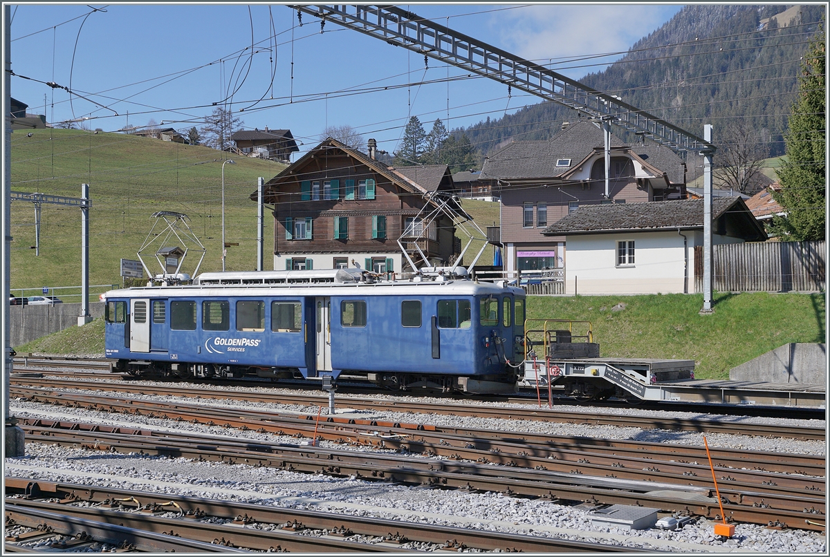 Der MOB BDe 4/4 3002 stellte sich nicht leicht fotografierbar den ganzen Vormittag mit zwei gehoben Stromabnehmern in Zweisimmen in Szene. 

14. April 2021 