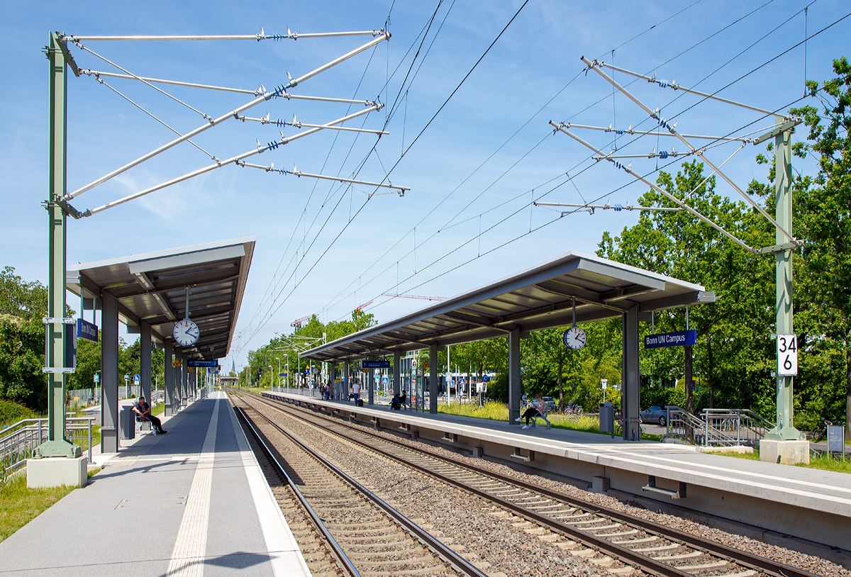 
Der im November 2017 eröffnete Haltepunkt Bonn UN Campus, hier am 01.06.2019. 
Der Haltepunkt liegt an der Grenze zwischen den Ortsteilen Gronau und Kessenich an der linken Rheinstrecke zwischen Bonn Hauptbahnhof und Bonn-Bad Godesberg. Ziel des Bauvorhabens war die bessere Anbindung des nördlichen Teils des Bundesviertels. Der Name UN Campus verweist auf das Zentrum der in Bonn angesiedelten 19 Organisationen der Vereinten Nationen und ist einer der größten Arbeitsplatzschwerpunkte der Stadt. Der Haltepunkt ist nicht nur für Besucher der UN-Organisationen bedeutsam, sondern auch für Berufspendler anderer Unternehmen wie der Deutschen Telekom und der Deutschen Post.