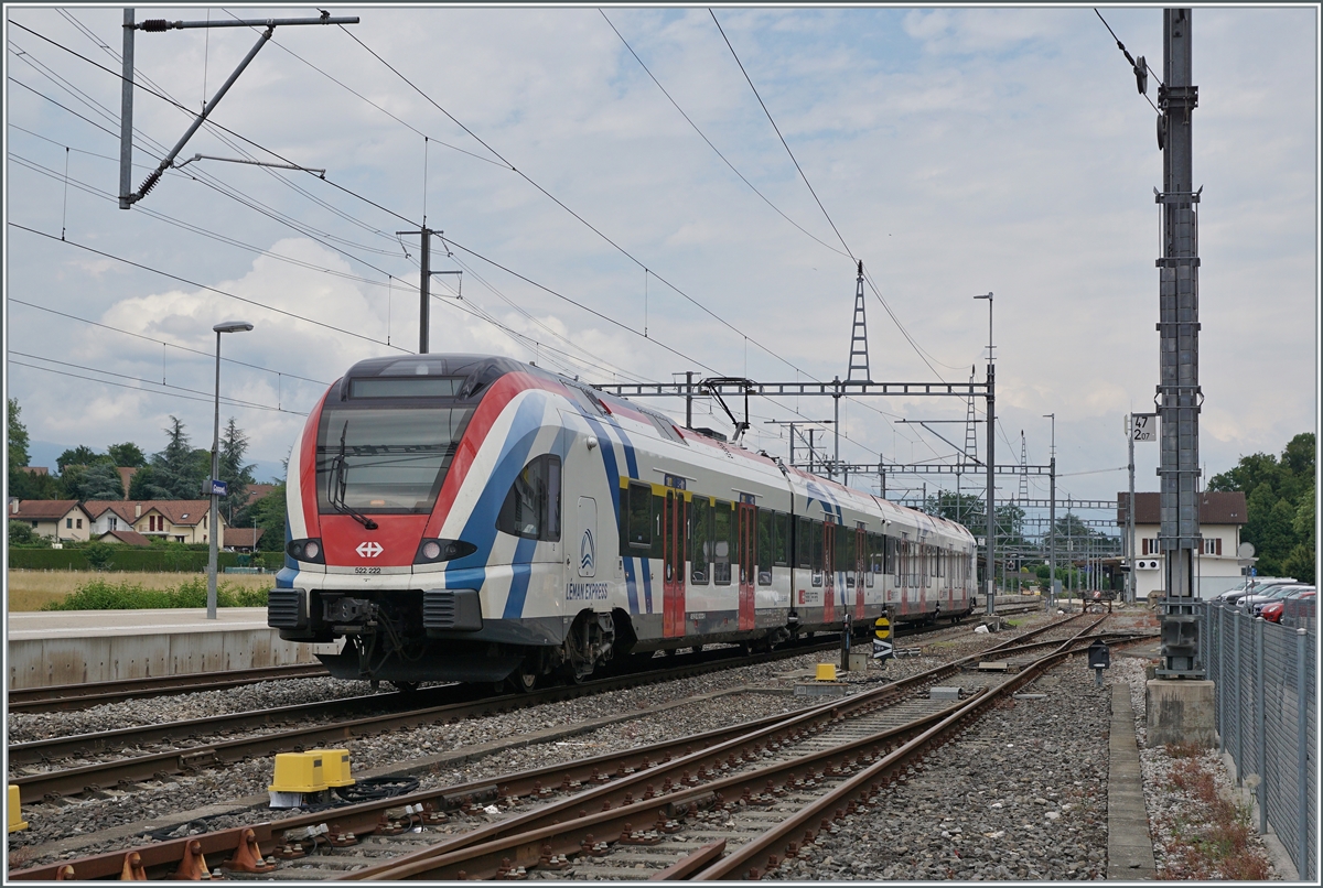 Der SBB LEX RABe 522 222 erreicht Coppet, er wird als SL4 nach Annemasse zurück fahren. 

28. Juni 2021