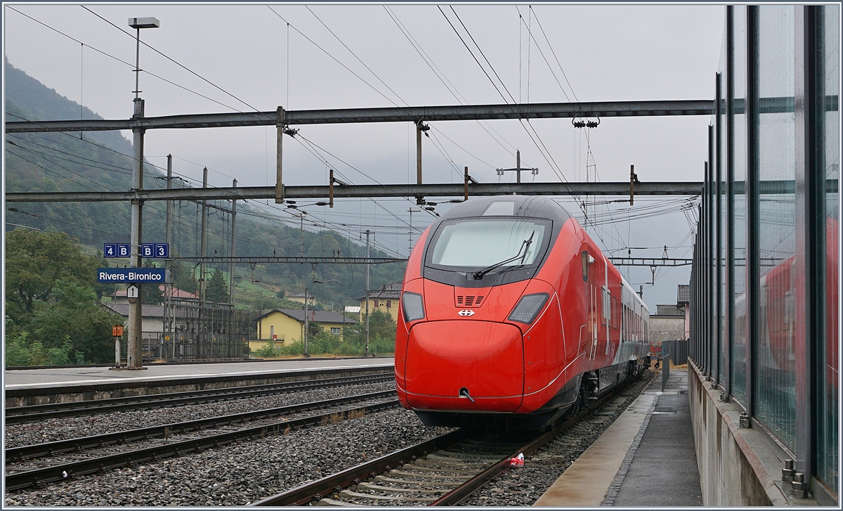 Der SBB RABe 501 004 (UIC 93 85 0501 004-2 CH-SBB) auf seiner künftigen Einsatzstrecke in Riviera-Bironico, wobei bis zum fahrplanmässigen Einsatz dieses Zuges der Monte-Ceneri Basistunnel fertig sein wird und der  Giruno  auf der  Bergstrecke  dann wohl sehr selten zu sehen sein wird. 1. Oktober 2018