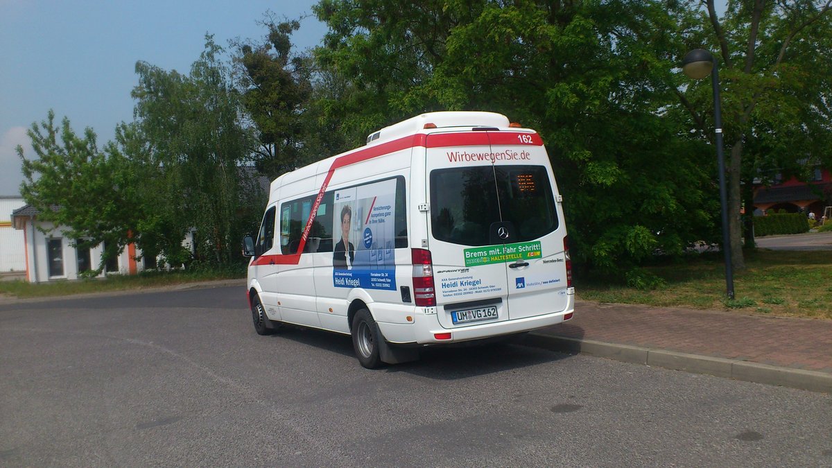 .....der Sprinter der UVG.....UM VG 162 mit AXA Werbung 