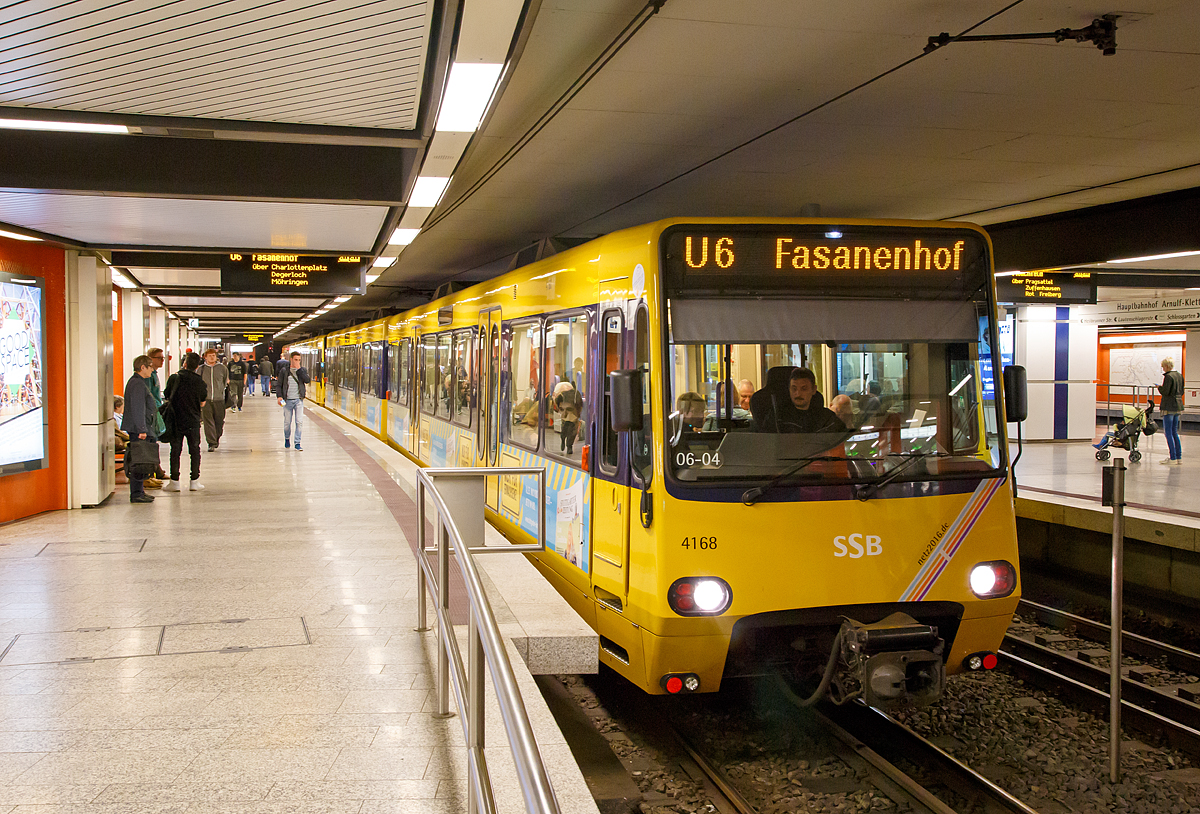 Der SSB 4168  (ex SSB 3168) ein Stadtbahn-Doppeltriebwagen vom Typ S-DT 8.6 (Baujahr1989–1990) gekuppelt mit einem weiteren am 17.06.2016, als Linie U 6 nach Fasanenhof, beim Halt in der Station Hauptbahnhof / Arnulf-Klett-Platz. 

Da alle Fahrzeuge vom Typ S-DT 8.6 generalberholt wurden, werden sie nun als 4105–4168 gefhrt.