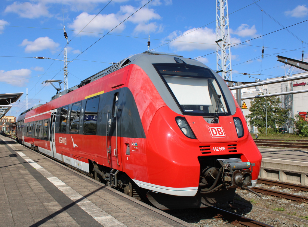 der süße 442 506 am 15.09.2023 im Rostocker Hbf.