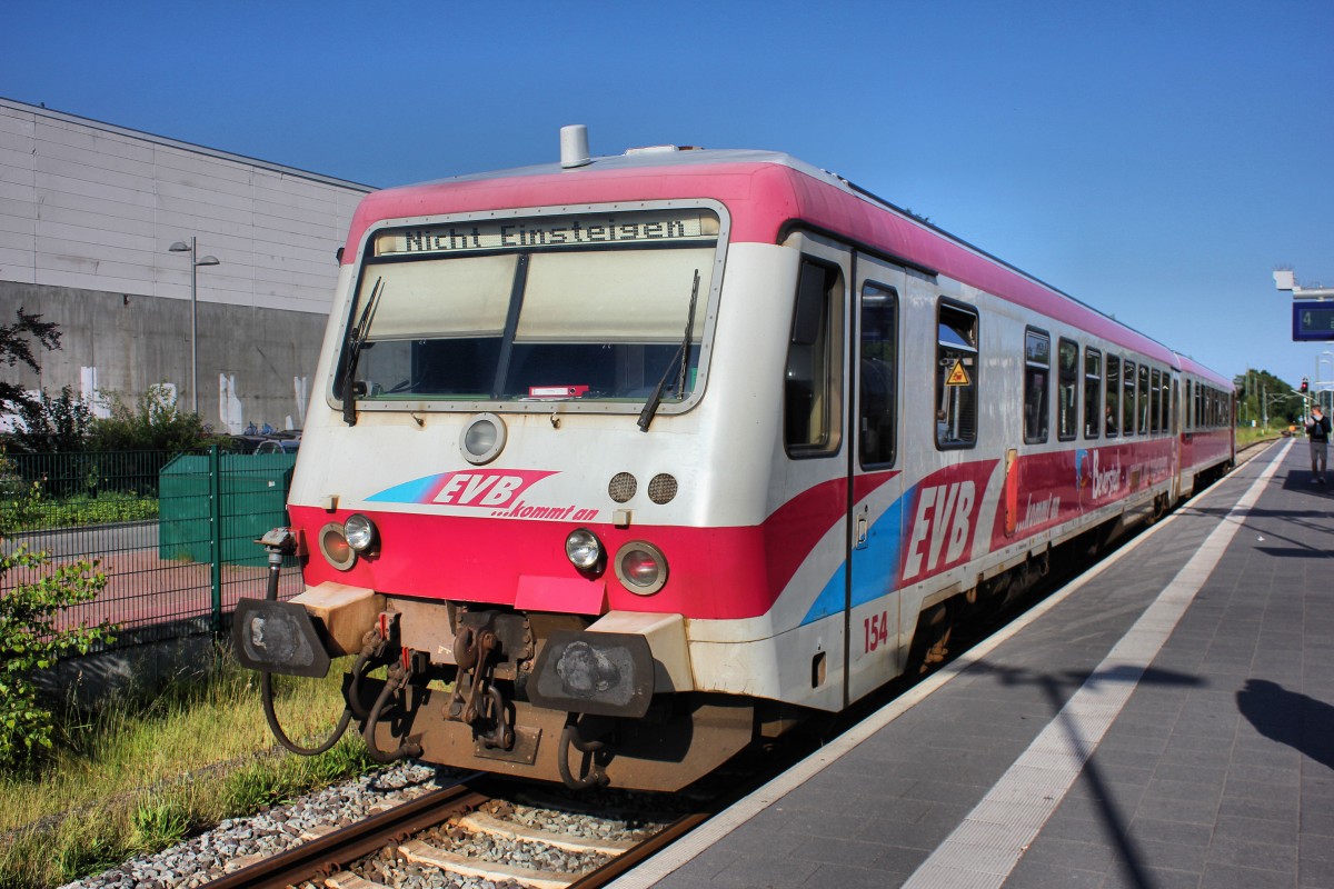 Der VT 154 der EVB fährt jetzt Leer nach Bremervörde zurück und warete am 03.06.2014 in Buxtehude auf Ausfahrt.