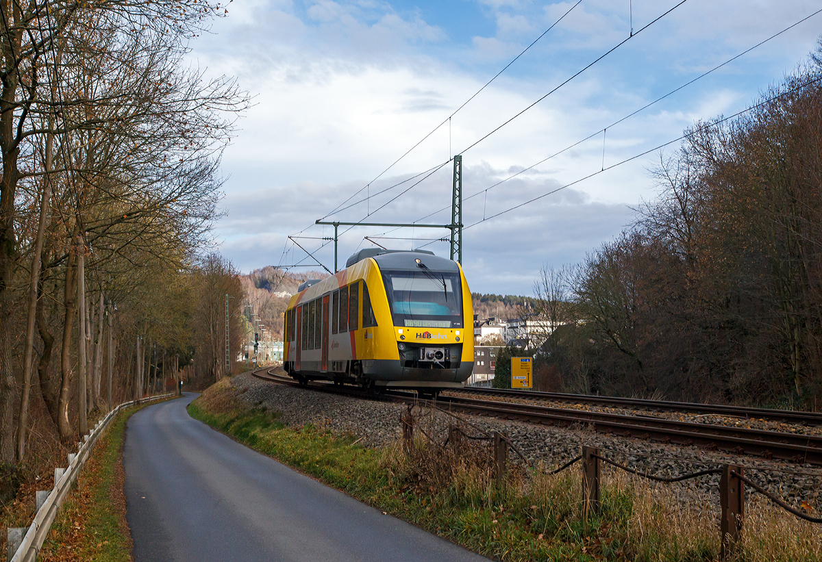 
Der VT 209 ABp (95 80 0640 109-4 D-HEB) ein Alstom Coradia LINT 27 der HLB (Hessische Landesbahn) fährt am 01.12.2018, als RB 90  Westerwald-Sieg-Bahn  (Siegen - Au/Sieg  - Altenkirchen - Westerburg), von Wissen weiter in Richtung Au (Sieg).