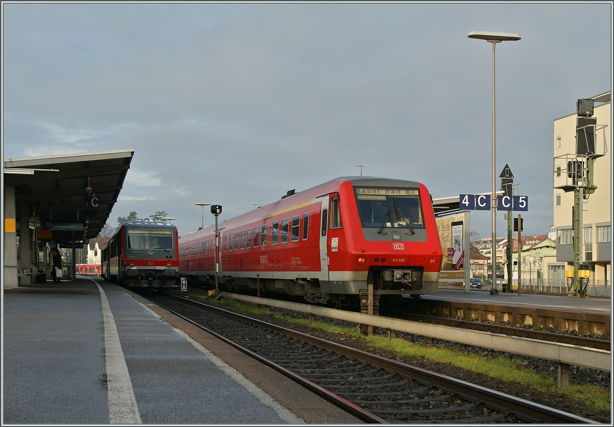 Der VT 611 538 ist ist aus Ulm in Friedreichhafen Stadt eingetroffen und f�hrt nach Bassel Bad Bf weiter, w�hrend der VT 628 549 aus Lindau nach einem Richtungswechsel zu seinem Zielbahnhof Friedrichshafen Hafenbahnhof fahren wird.
30. Nov. 2013