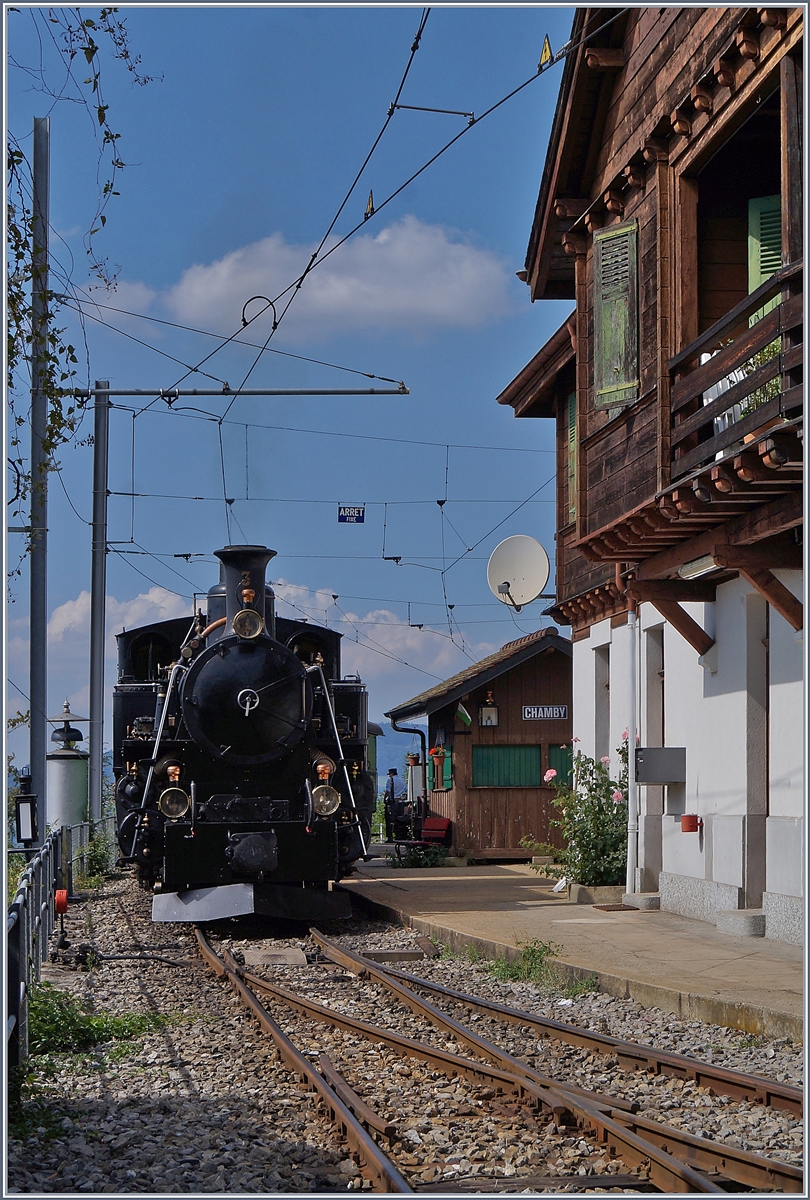 Die B.F.D. HG 3/4 N° 3 ist mit ihrem Zug in Chamby angekommen und wird in nun nach Chaulin zurück schieben. 

19. Mai 2018