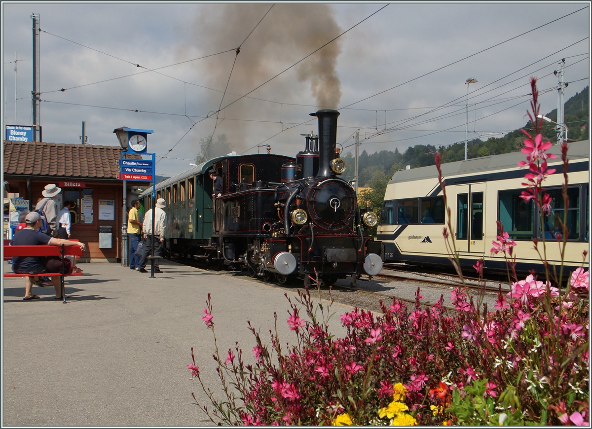 Die Blonay Chamby G 3/3 N° 6 wartet in Blonay auf die Abfahrt Richtung Chamby.

14. Sept. 2014