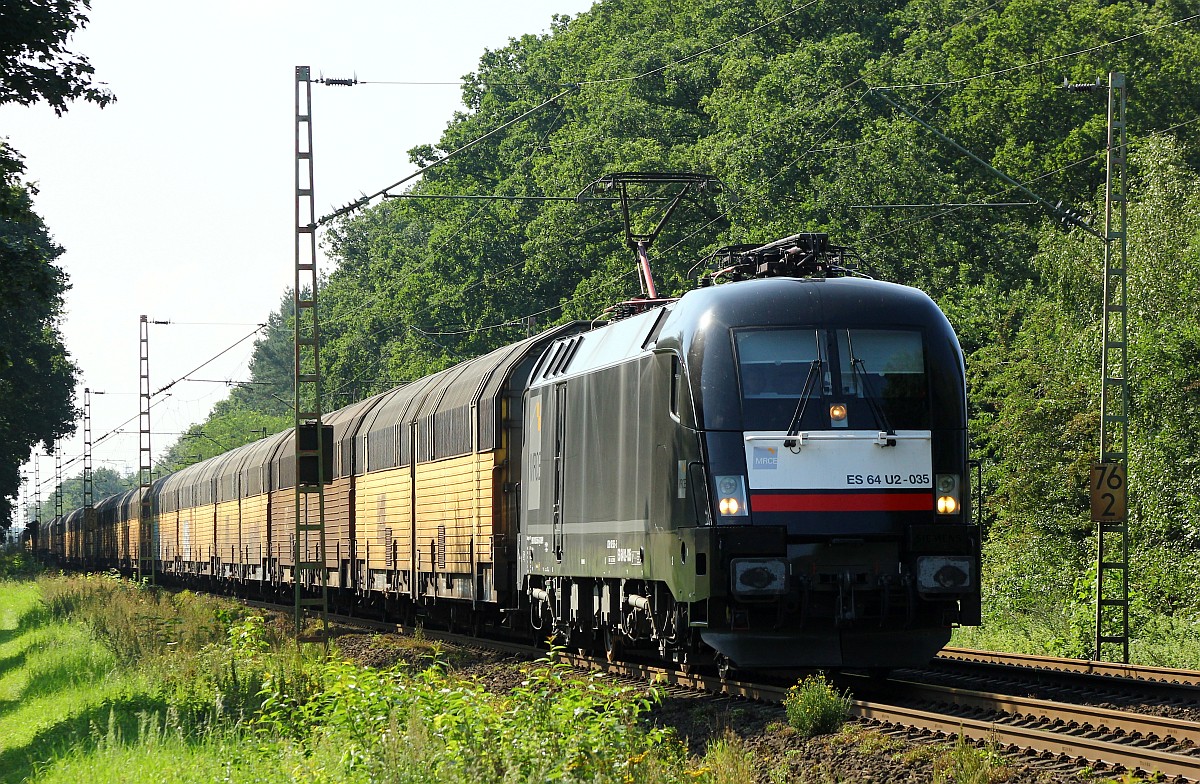 Die ehemalige WLC Kühne & Nagel 182 ist nun wieder in schwarz unterwegs...hier fährt 182 535-5(REV/XAL/27.08.10)mit einem ARS Autologistikzug durch Dörverden. 29.08.2015