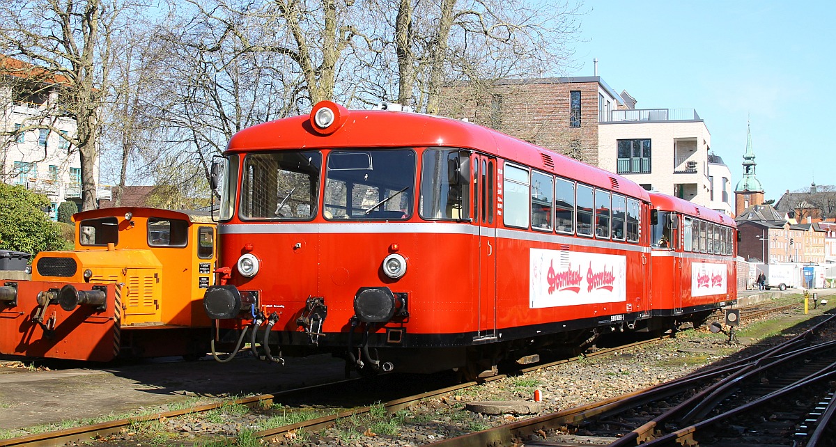 Die ehemaligen AKN VT 3.09 und 3.08 oder 798 309-0 + 798 308-2 kurz vor der Abfahrt zur  Oster-Tour 2022 . Kappeln 17.04.2022