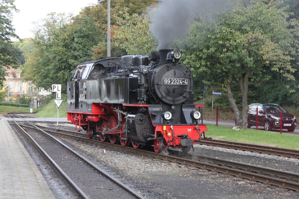 Die erhoffte 99 2324-4 kam mir am 03.10.2017 in Bad Doberan vor die Linse.