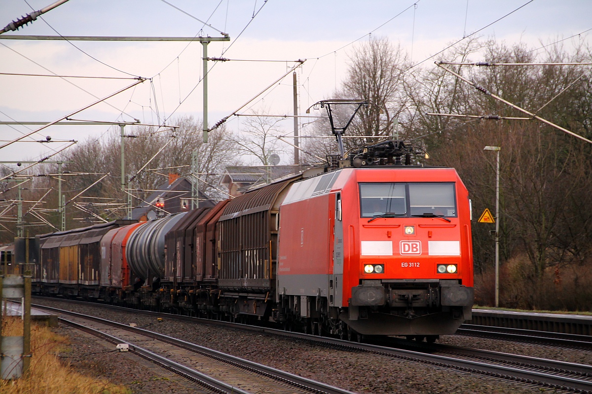 Die  errötete  DBS/RSC EG 3112 durchfährt hier Owschlag mit einem Gz am Haken. 07.02.2014