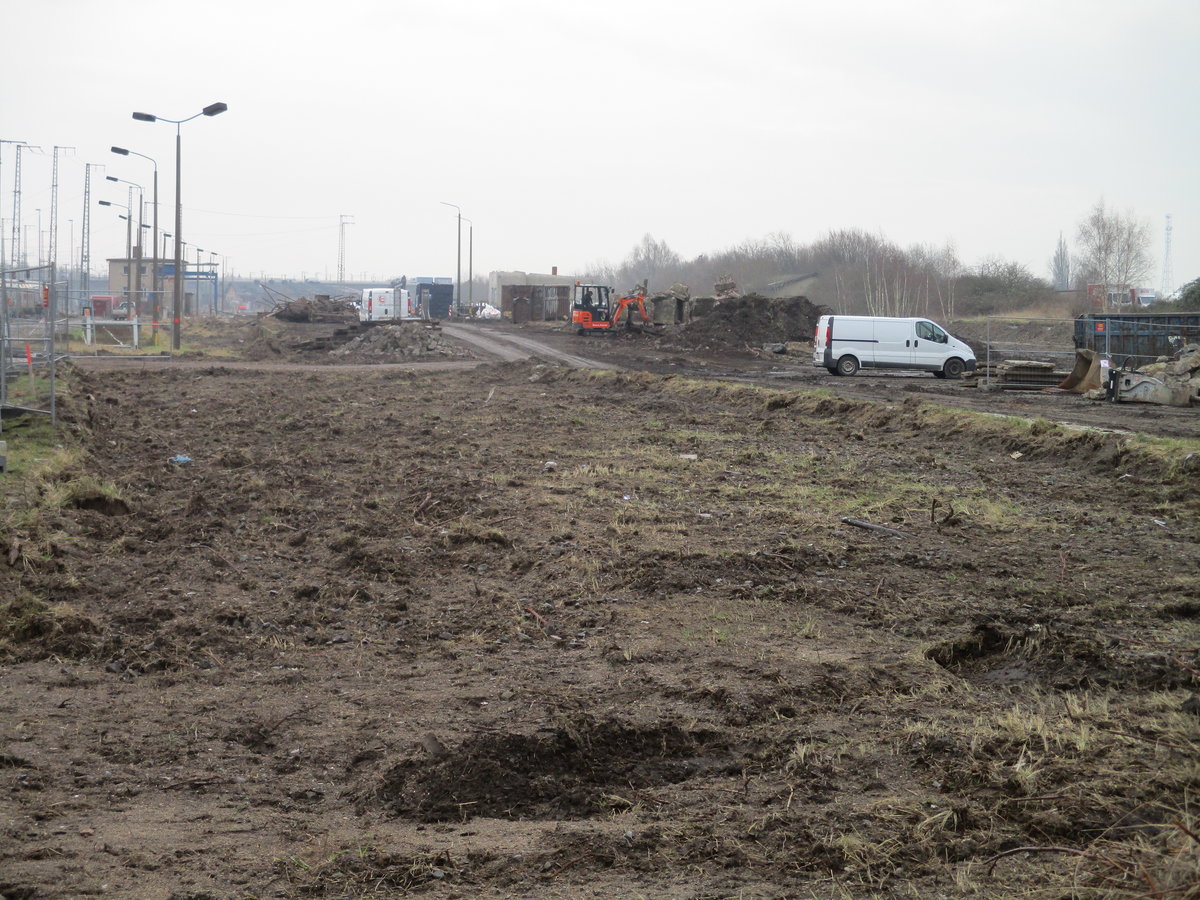 Die Gleise vom ehemaligen Stralsunder Güterbahnhof sind entfernt,nun geht es mit dem Bau der neuen Abstellgleise und Behandlungsanlage los.Aufgenommen am 28.Januar 2020.