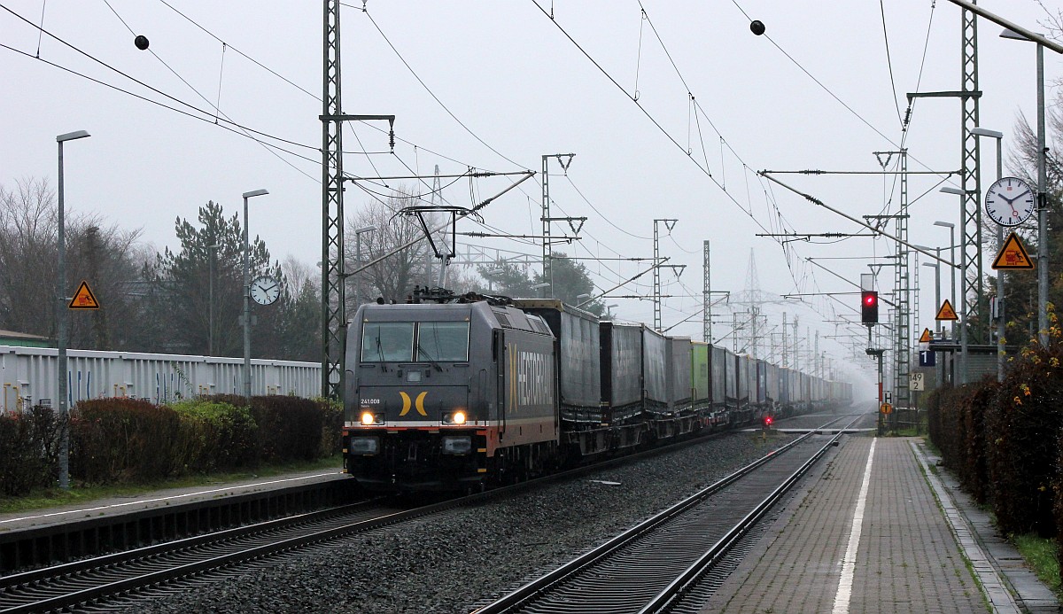 Die  Halbmond-Lok ...Hectors 241.008  Galore  mit nem SamSkip/DSV Multimodal KLV unterwegs Richtung Norden. Jübek 07.12.2018