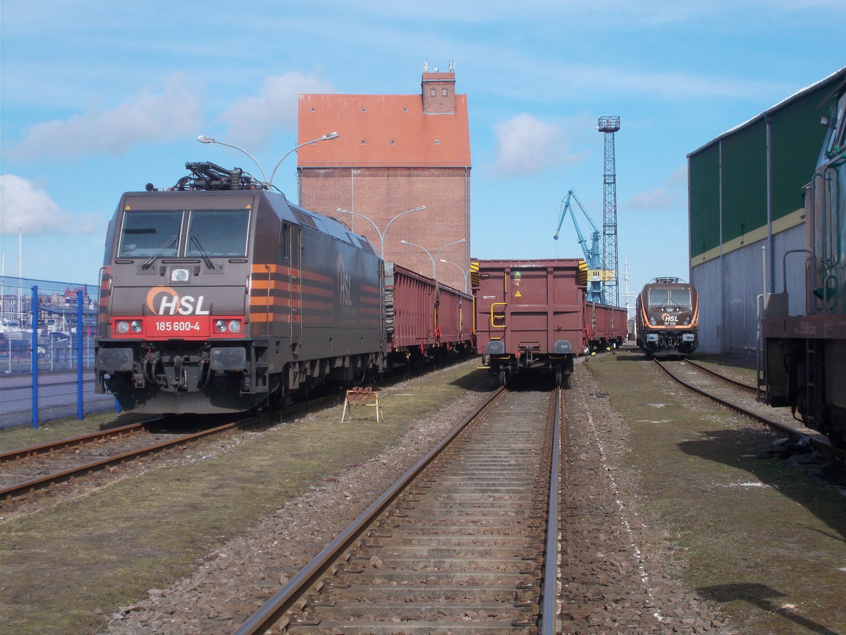 Die HSL mit 185 600 und 187 536,am 04.April 2018,im Stralsunder Nordhafen.